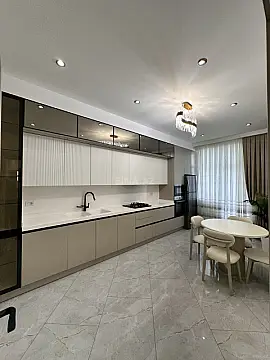 Satılır 4 otaqlı mənzil 150 m²