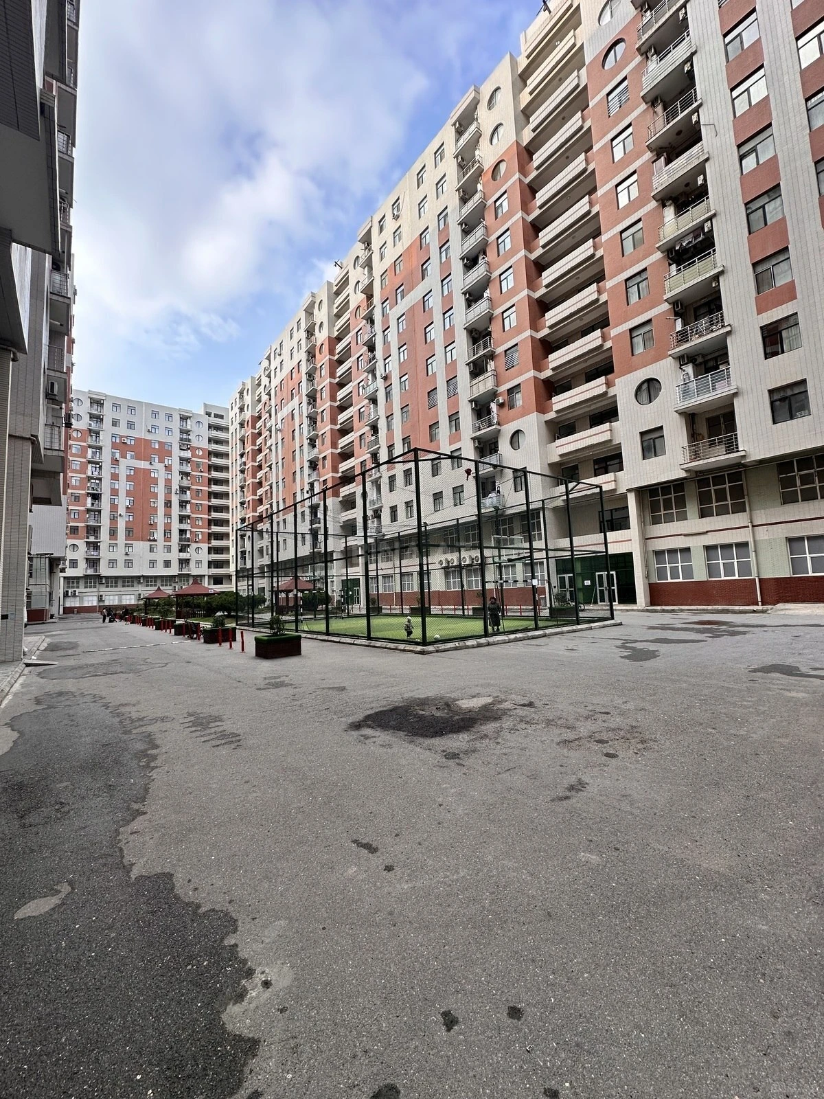 Satılır 4 otaqlı mənzil 150 m²