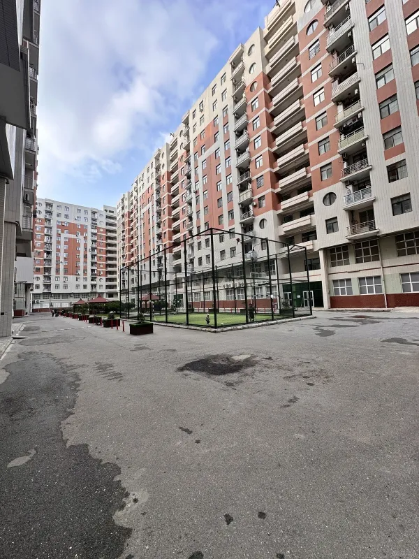 Satılır 4 otaqlı mənzil 150 m²