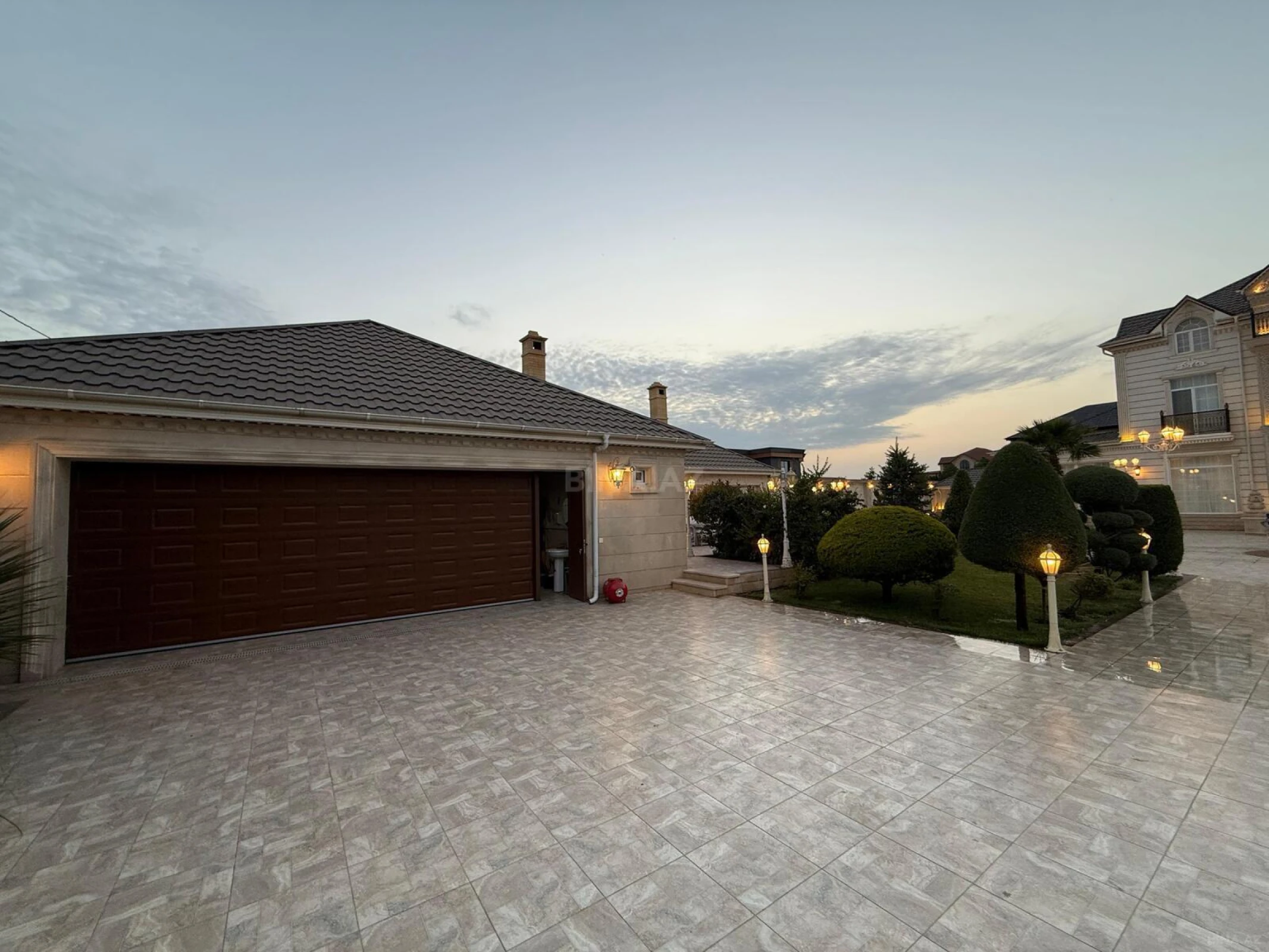 Satılır 7 otaqlı həyət evi 760 m²