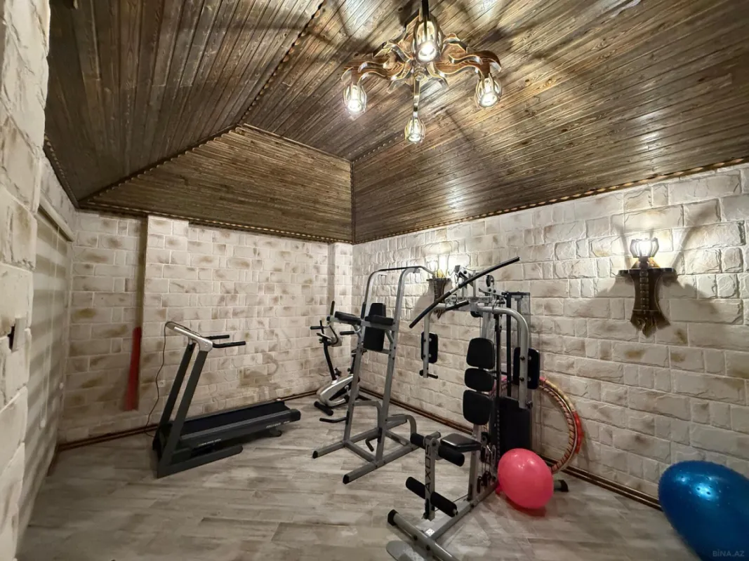 Satılır 7 otaqlı həyət evi 760 m²