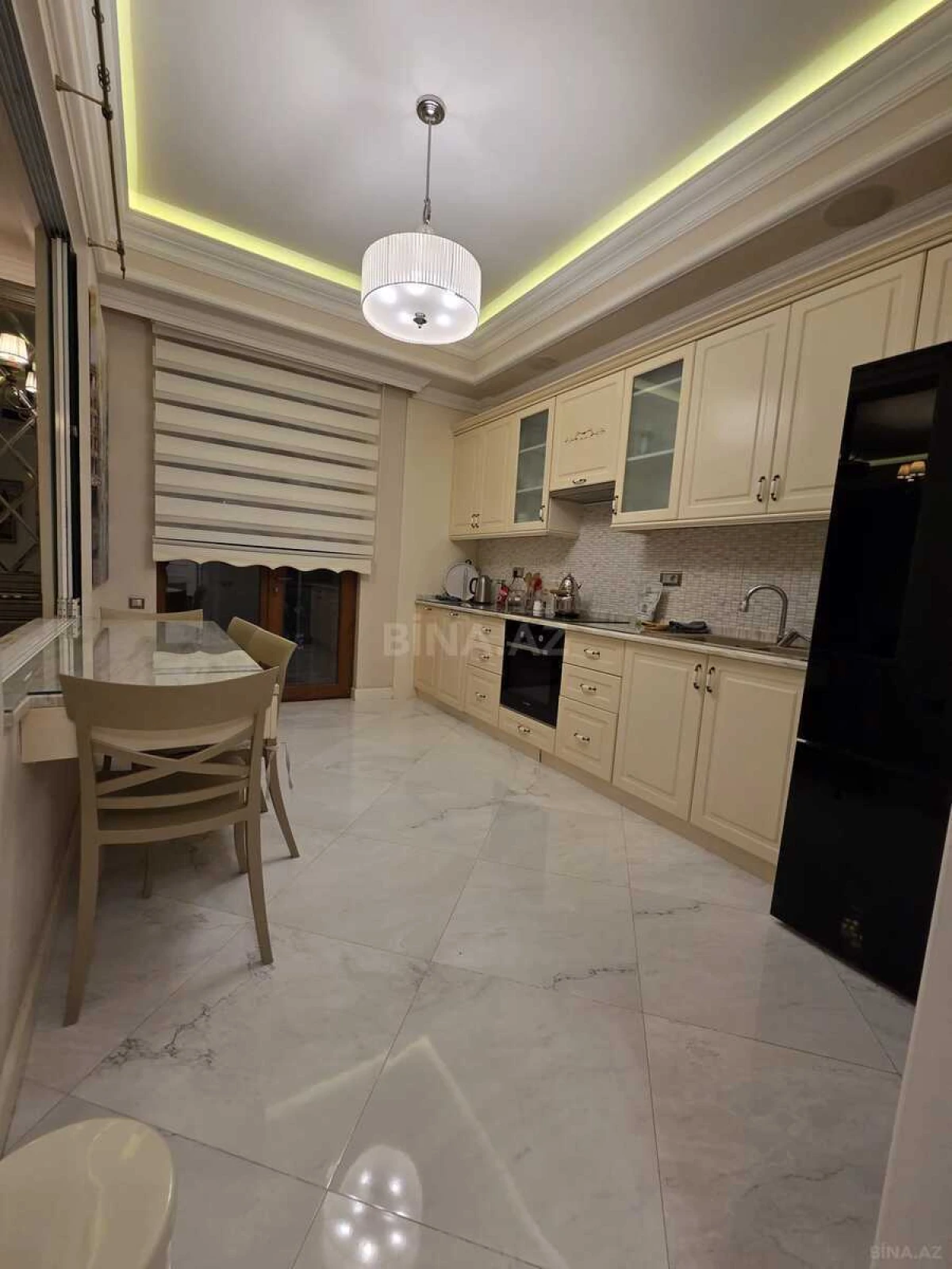 Kirayə verilir 3 otaqlı mənzil 111 m²