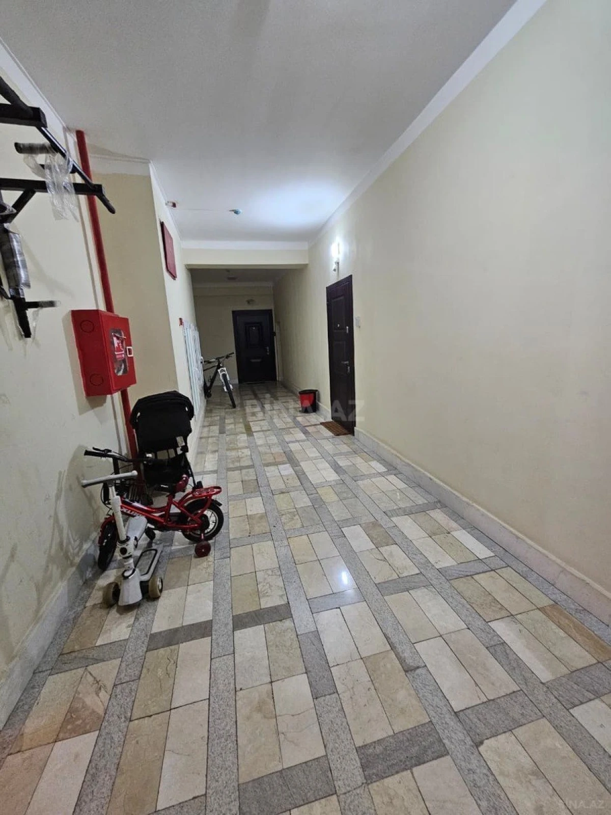 Satılır 4 otaqlı mənzil 185 m²