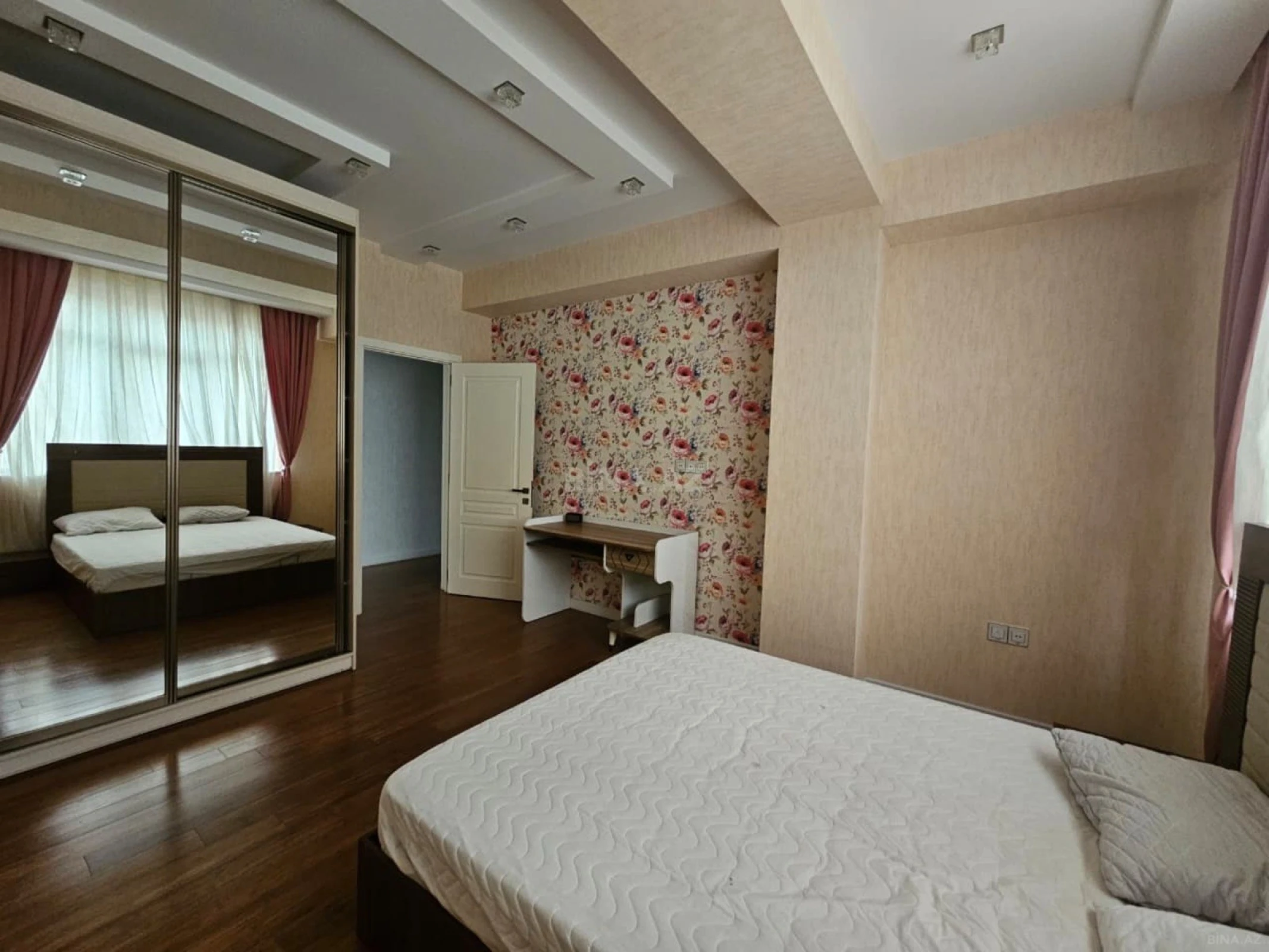 Satılır 4 otaqlı mənzil 185 m²