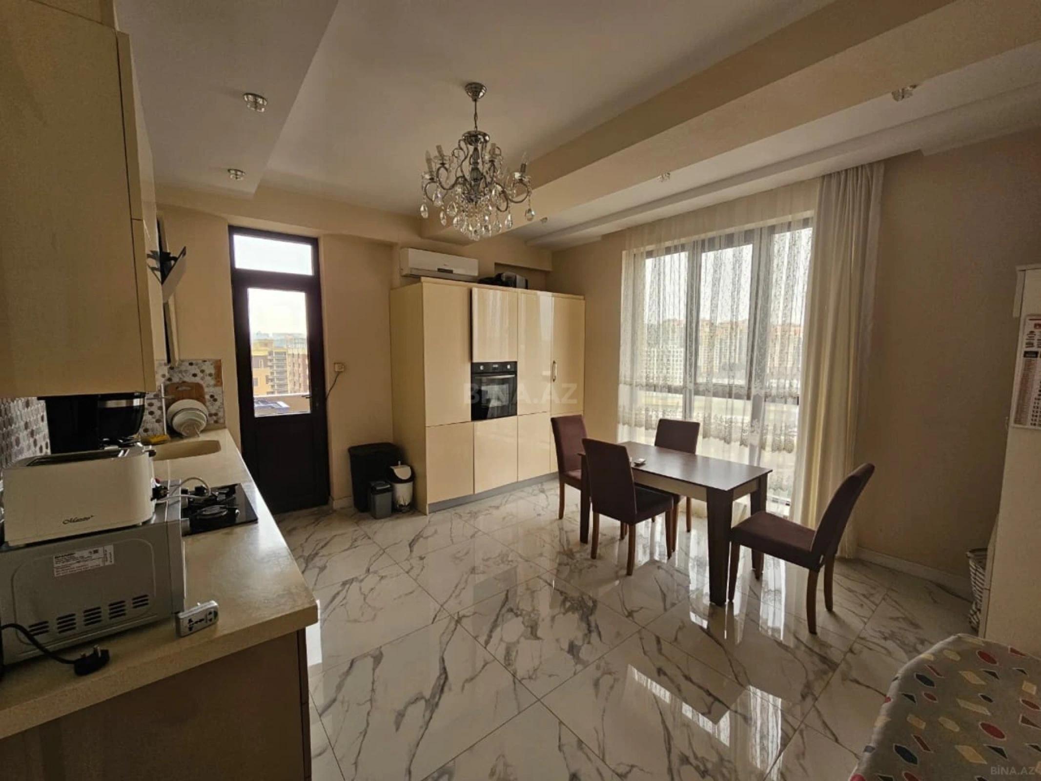 Satılır 4 otaqlı mənzil 185 m²