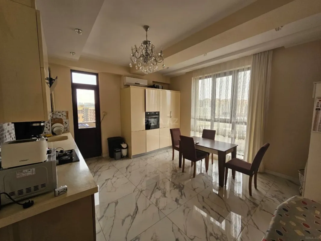 Satılır 4 otaqlı mənzil 185 m²