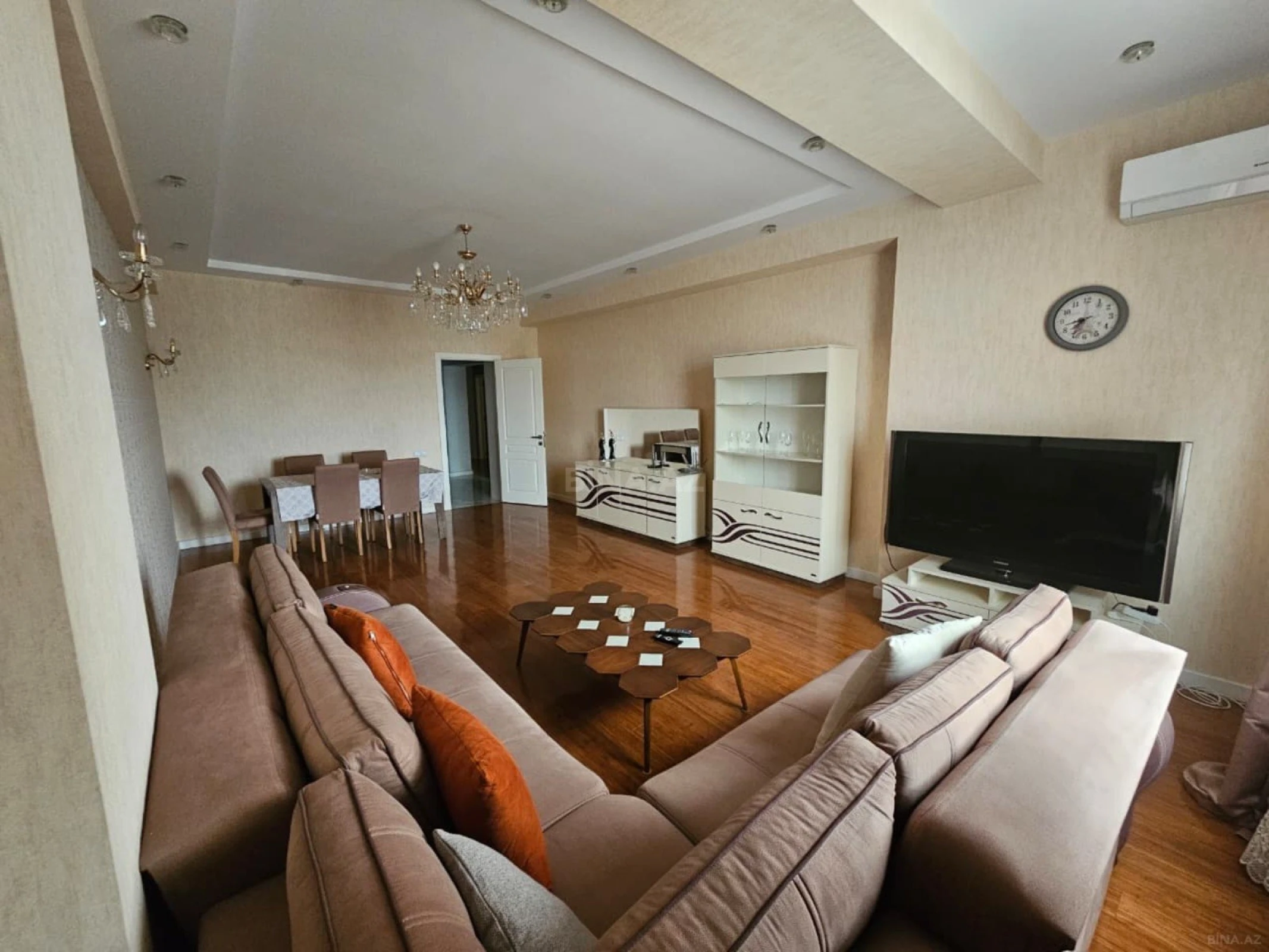 Satılır 4 otaqlı mənzil 185 m²