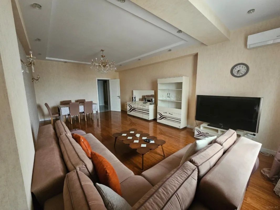Satılır 4 otaqlı mənzil 185 m²