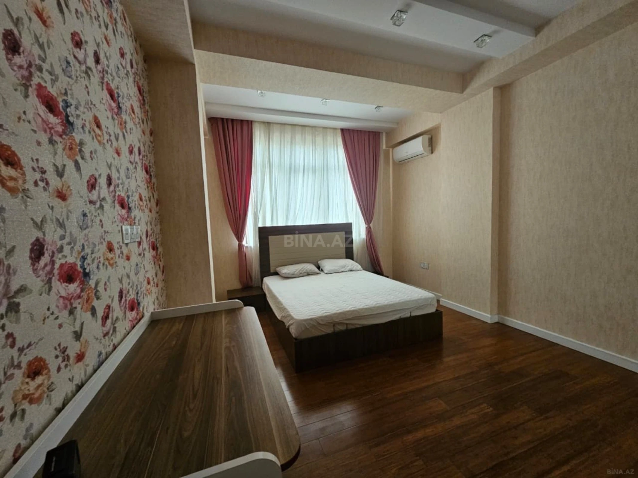 Satılır 4 otaqlı mənzil 185 m²