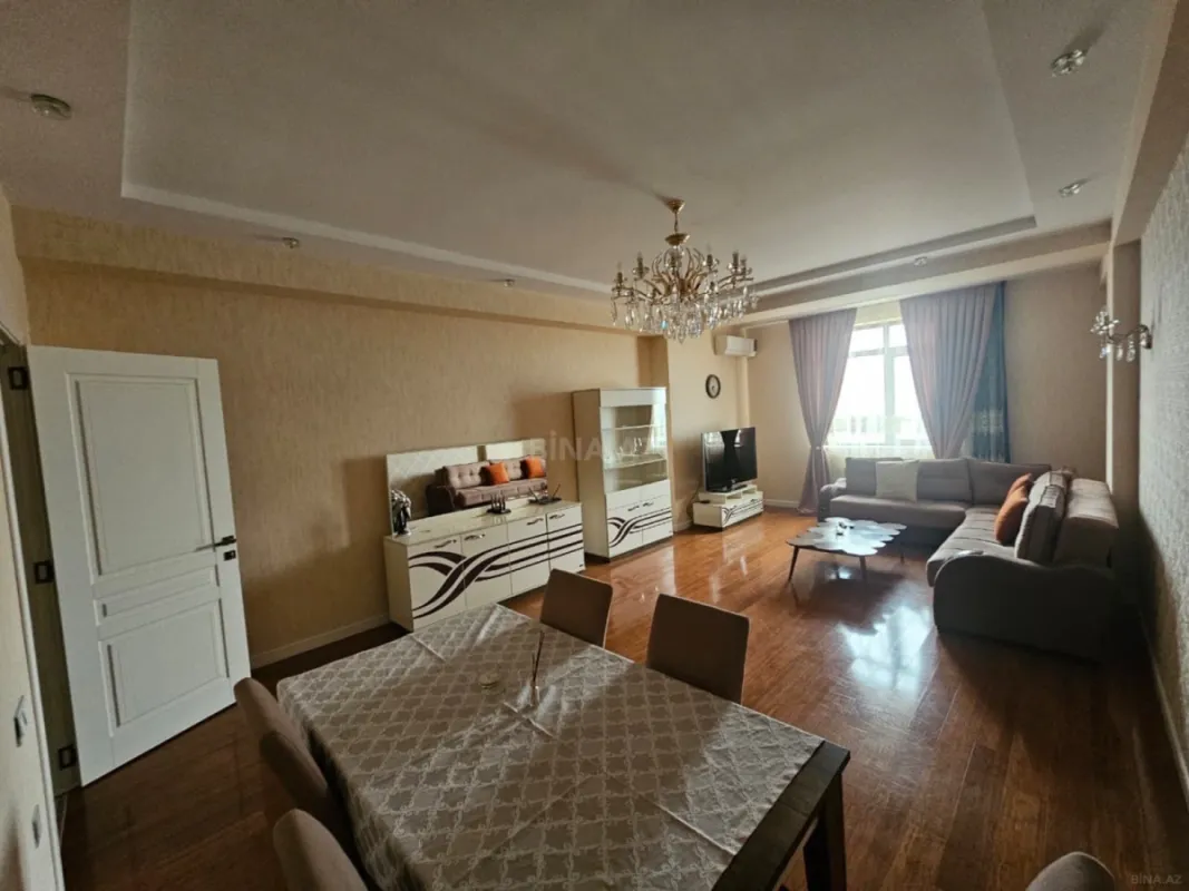 Satılır 4 otaqlı mənzil 185 m²