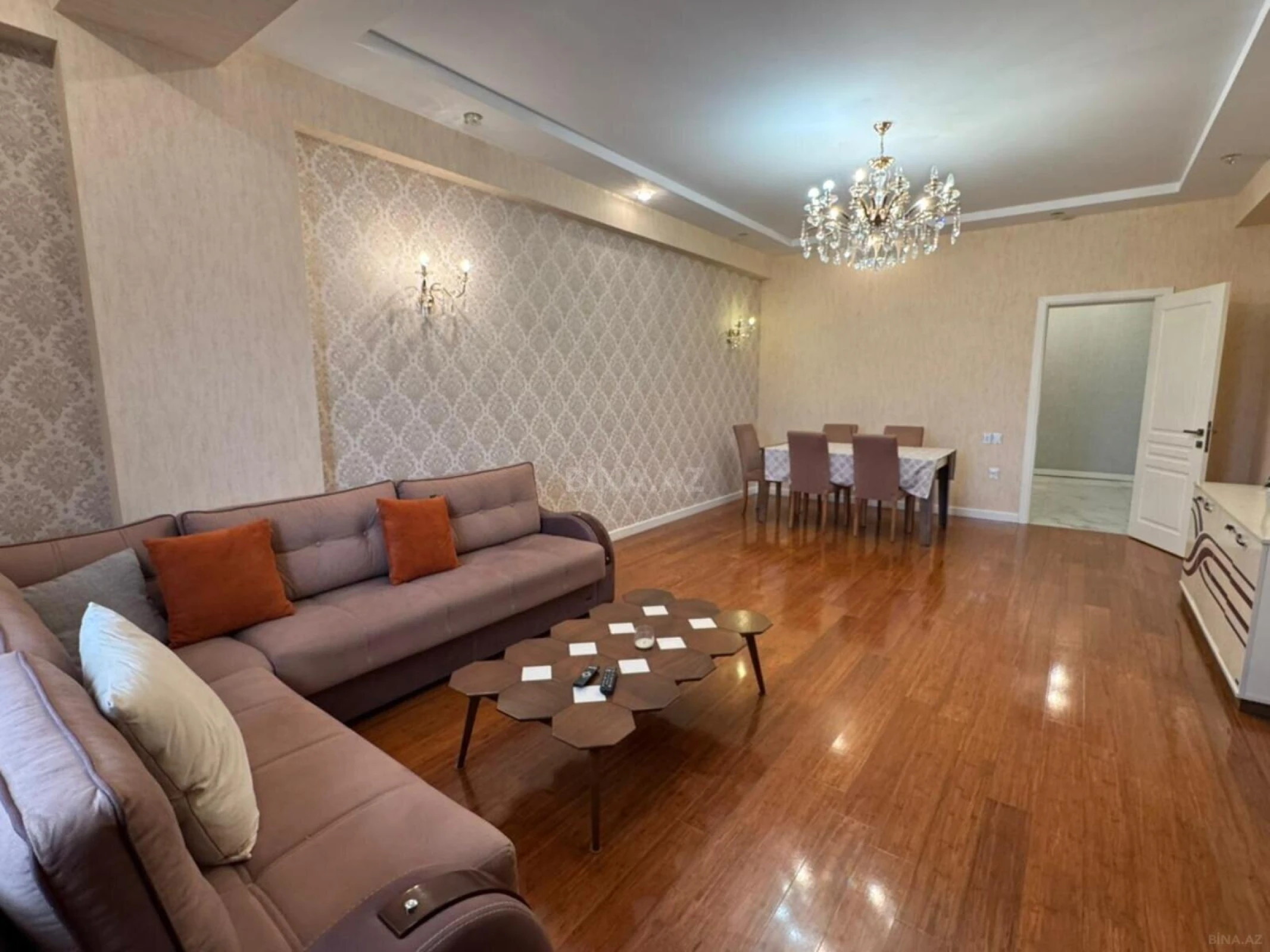 Satılır 4 otaqlı mənzil 185 m²