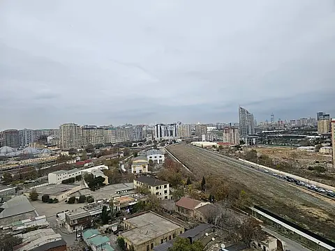 Satılır 4 otaqlı mənzil 185 m²
