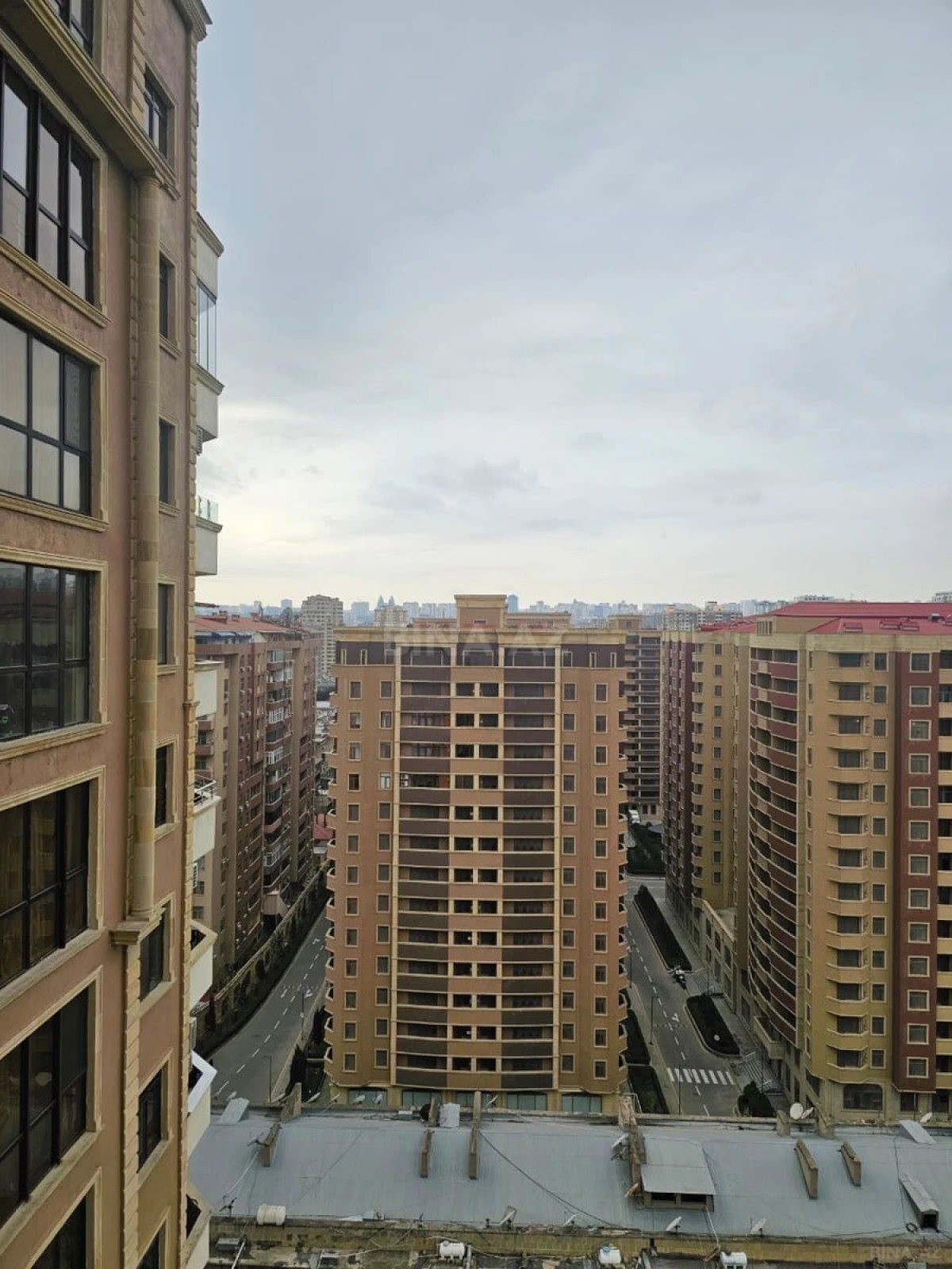 Satılır 4 otaqlı mənzil 185 m²