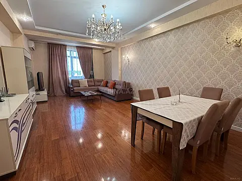 Satılır 4 otaqlı mənzil 185 m²