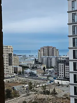 Satılır 4 otaqlı mənzil 185 m²