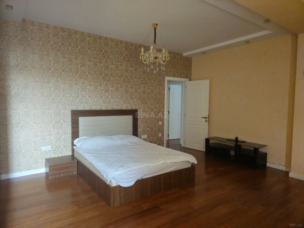 Satılır 4 otaqlı mənzil 185 m²