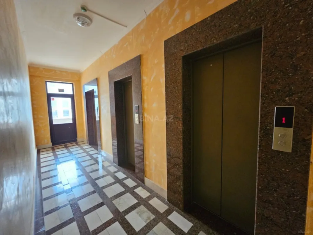Satılır 4 otaqlı mənzil 185 m²
