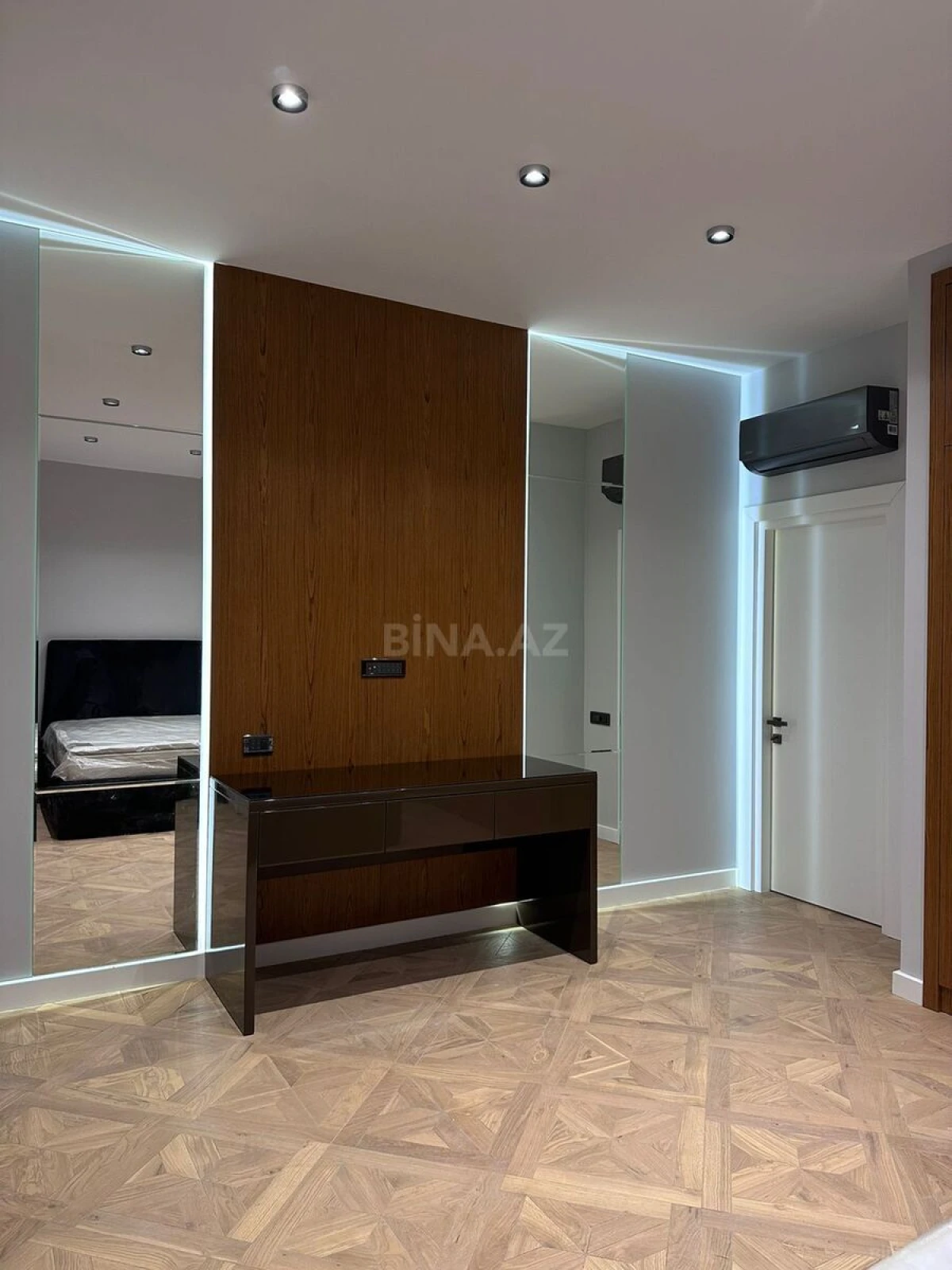 Satılır 3 otaqlı mənzil 128 m²