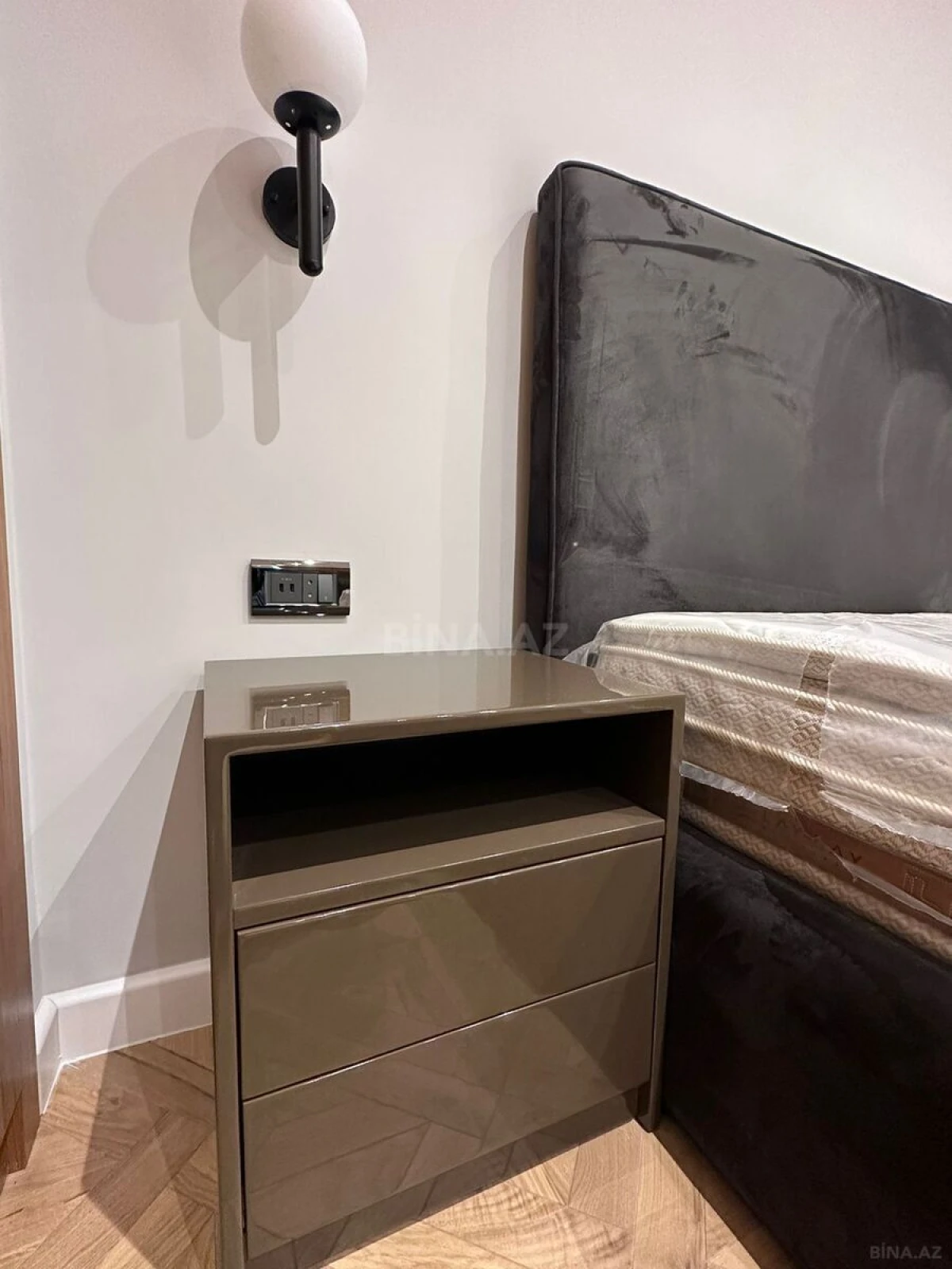 Satılır 3 otaqlı mənzil 128 m²