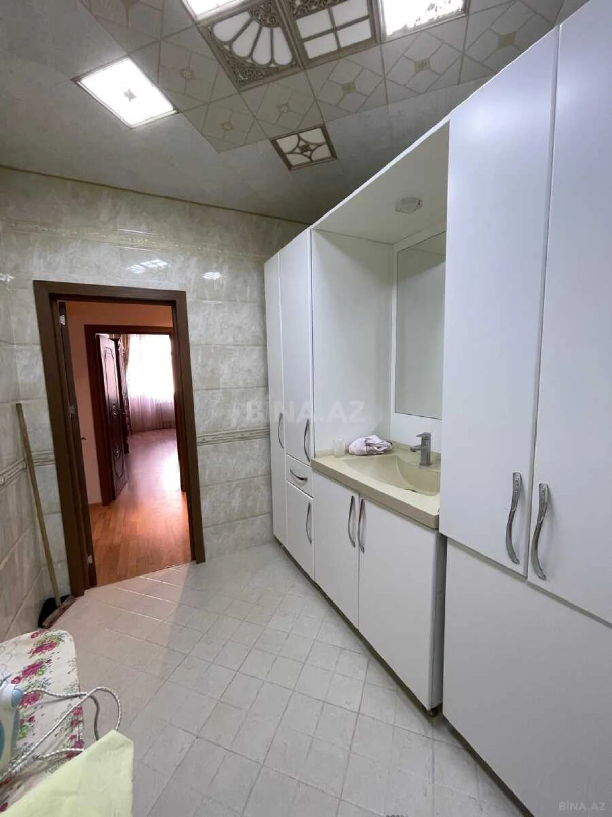 Satılır 4 otaqlı mənzil 186 m²