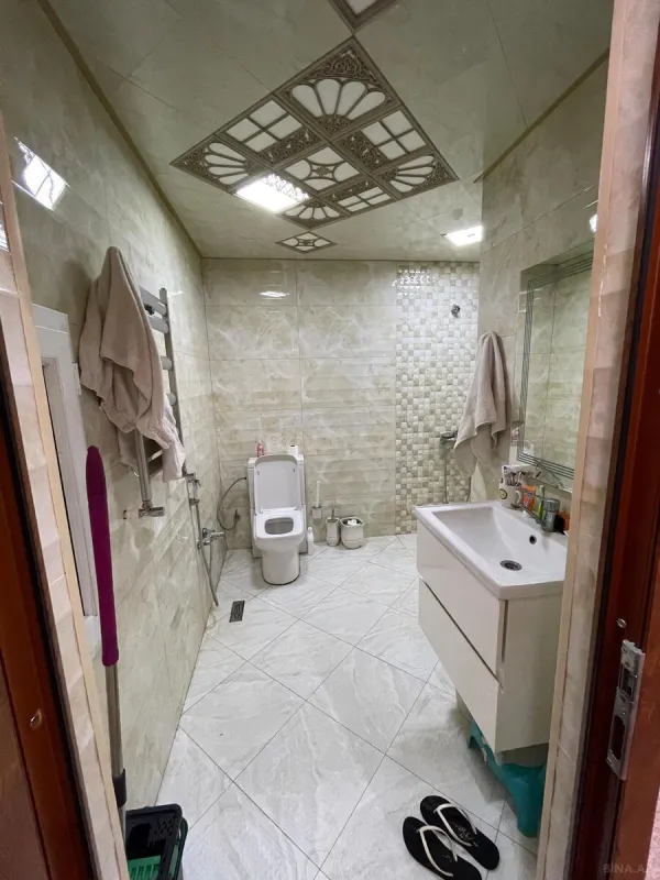 Satılır 4 otaqlı mənzil 186 m²