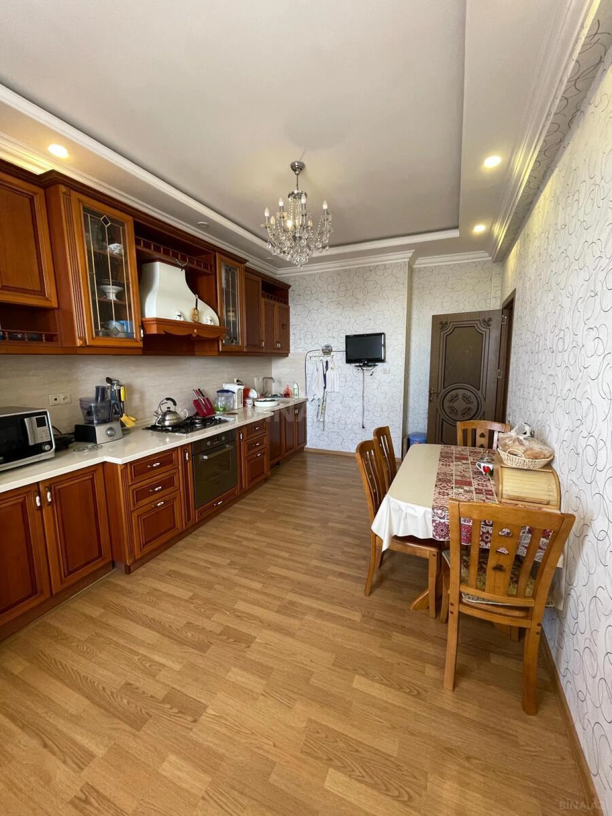 Satılır 4 otaqlı mənzil 186 m²