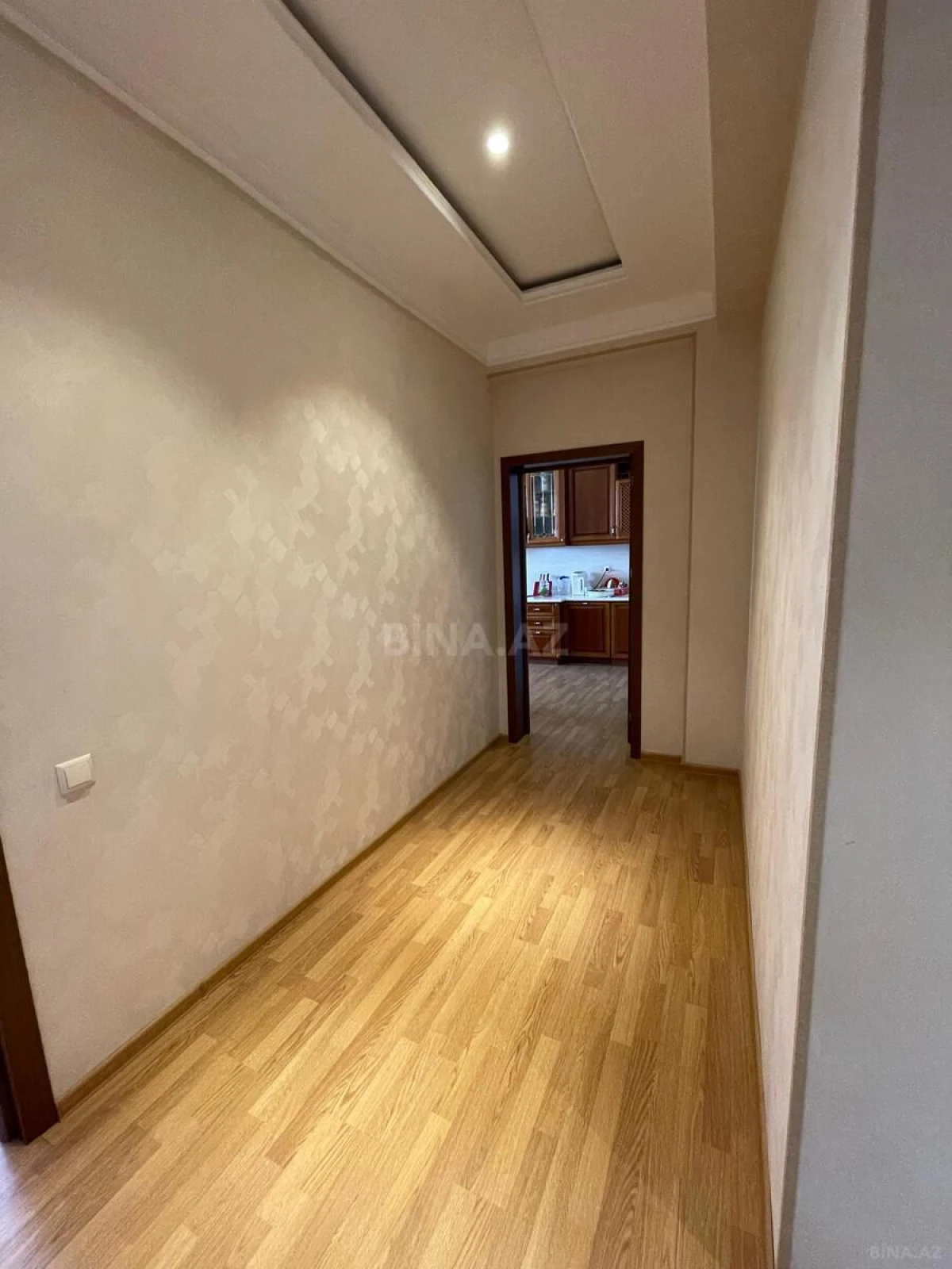 Satılır 4 otaqlı mənzil 186 m²