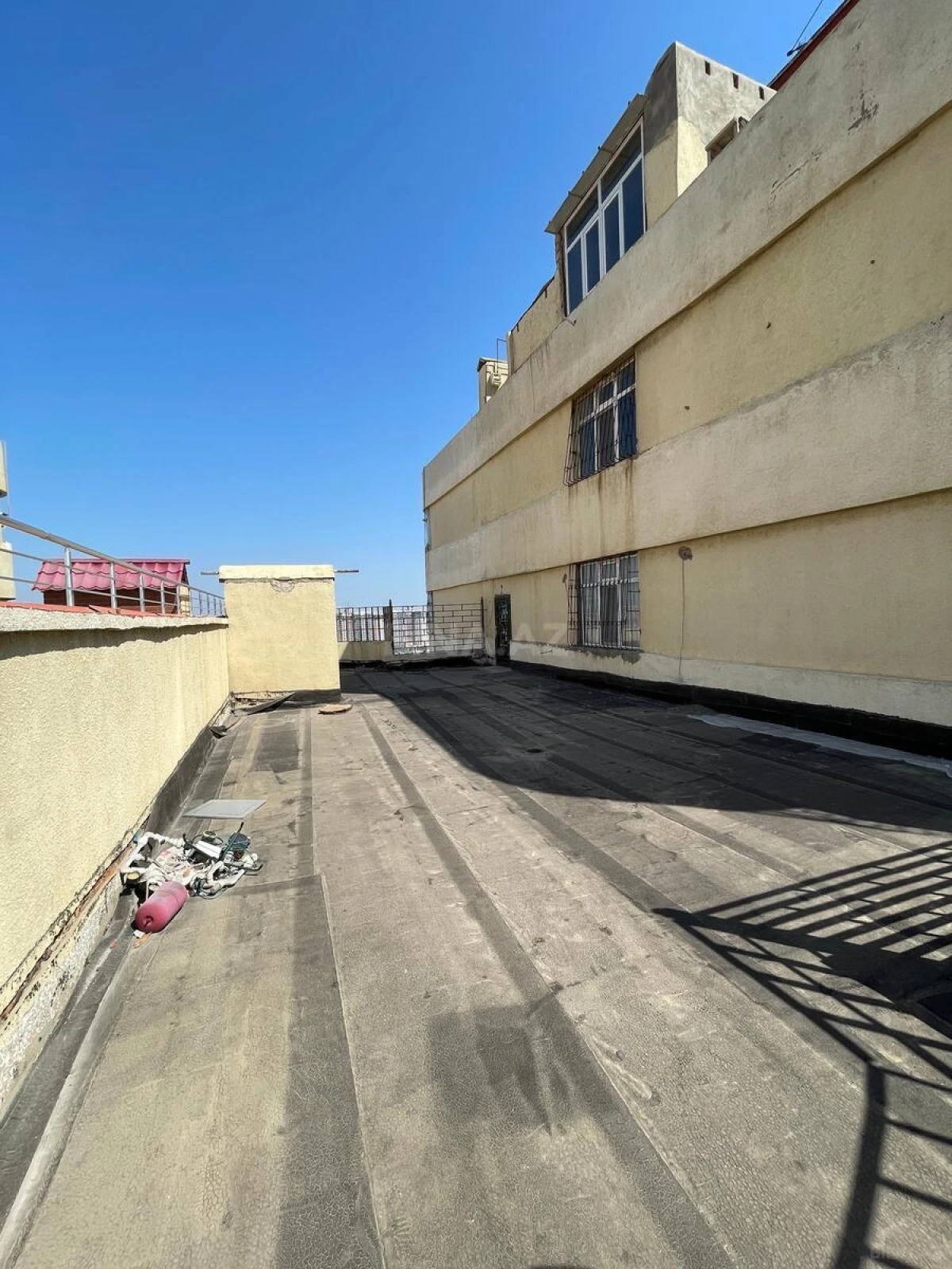 Satılır 4 otaqlı mənzil 186 m²