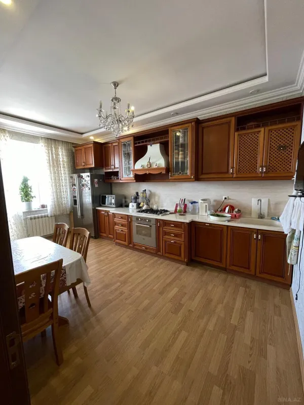 Satılır 4 otaqlı mənzil 186 m²
