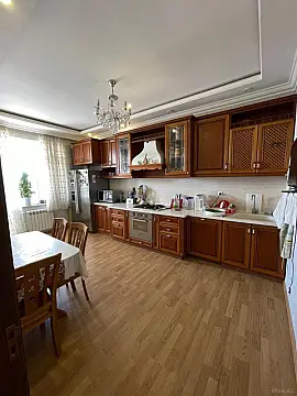 Satılır 4 otaqlı mənzil 186 m²