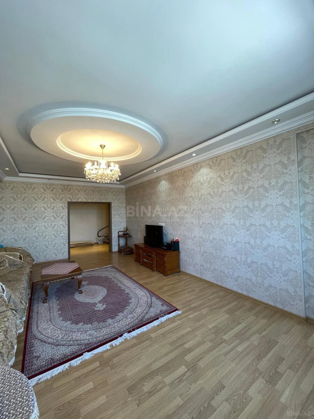 Satılır 4 otaqlı mənzil 186 m²