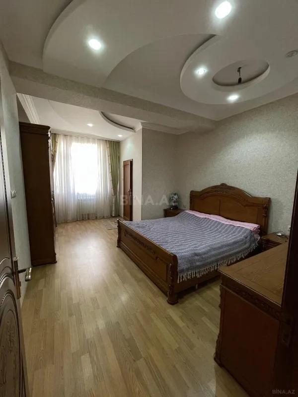 Satılır 4 otaqlı mənzil 186 m²