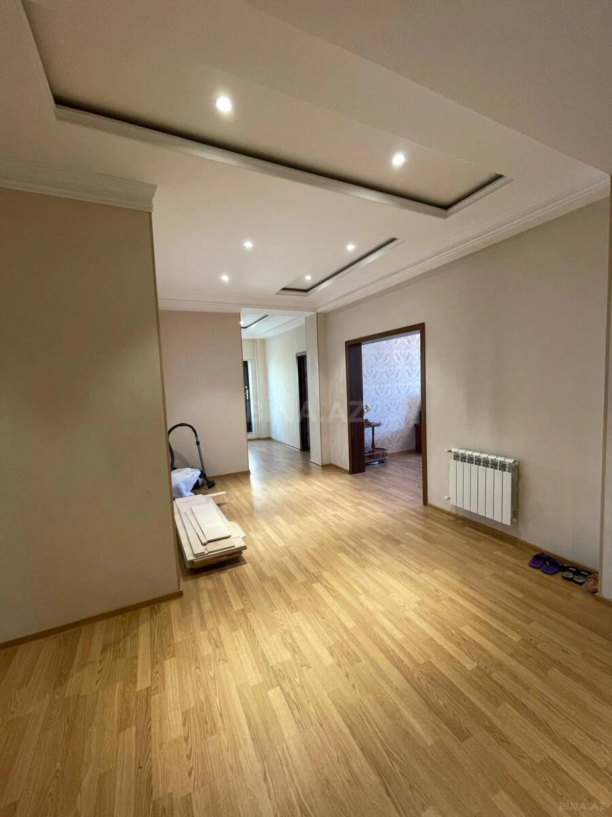 Satılır 4 otaqlı mənzil 186 m²