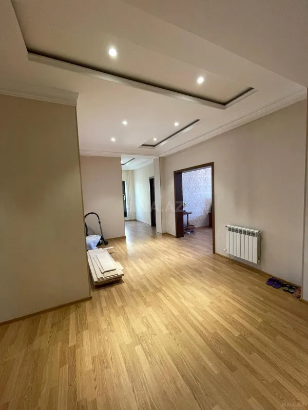 Satılır 4 otaqlı mənzil 186 m²