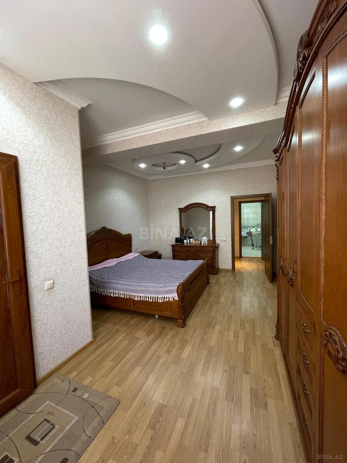 Satılır 4 otaqlı mənzil 186 m²
