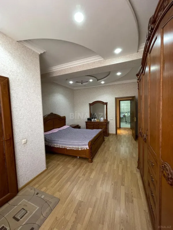 Satılır 4 otaqlı mənzil 186 m²