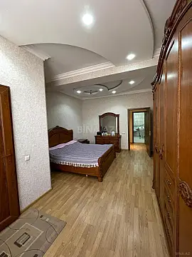Satılır 4 otaqlı mənzil 186 m²