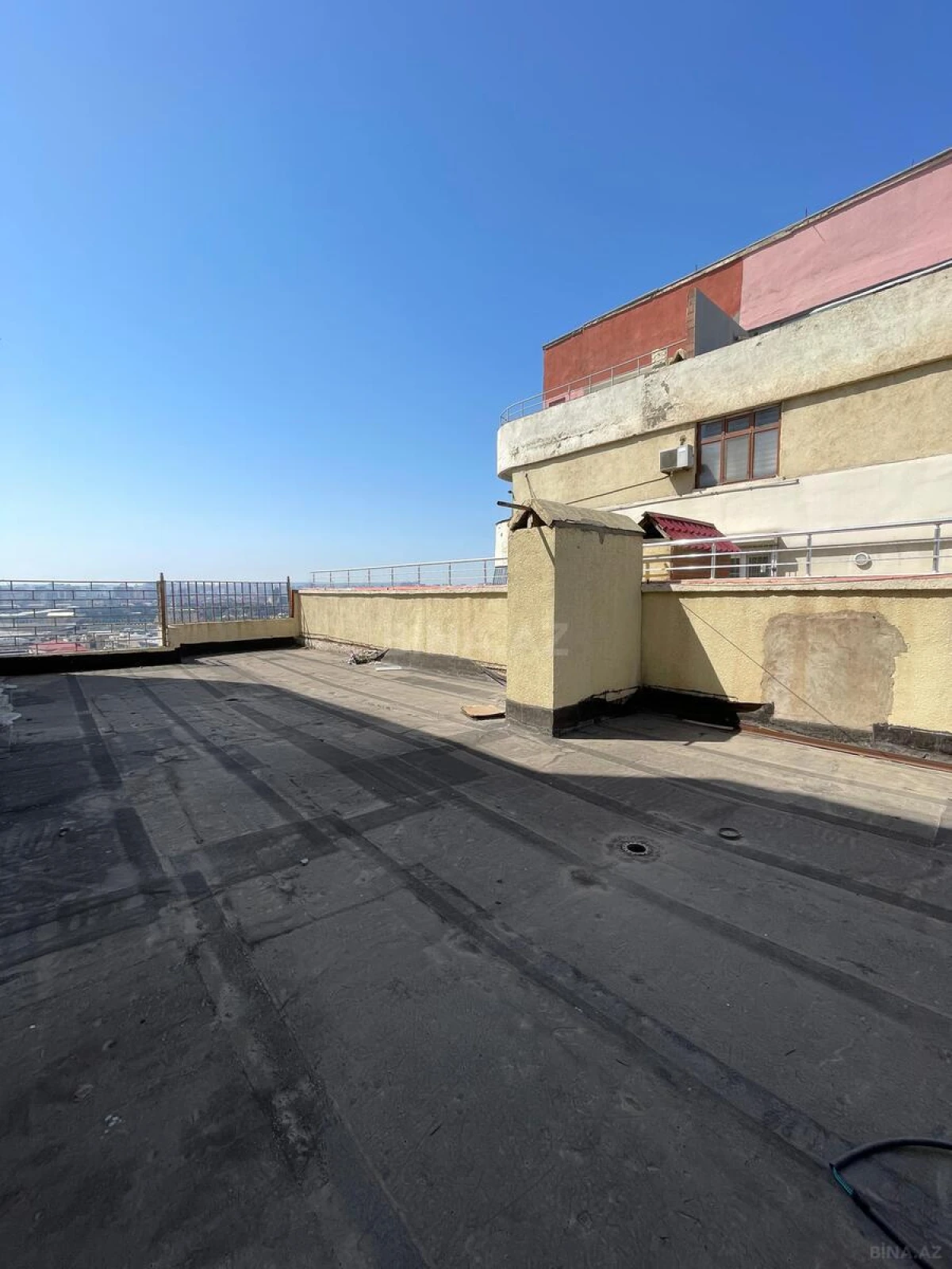 Satılır 4 otaqlı mənzil 186 m²