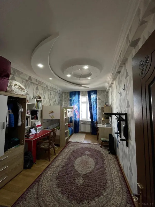 Satılır 4 otaqlı mənzil 186 m²