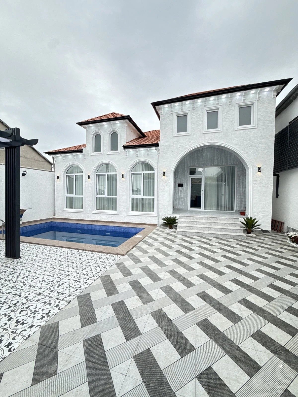 Satılır 4 otaqlı həyət evi 135 m²