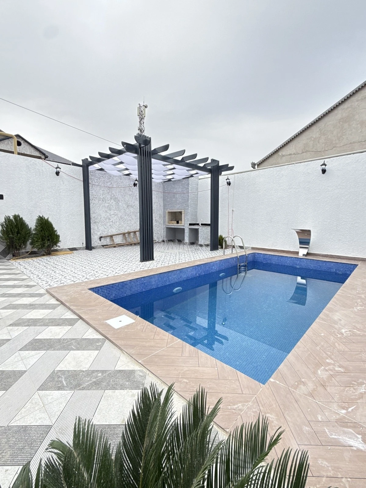 Satılır 4 otaqlı həyət evi 135 m²