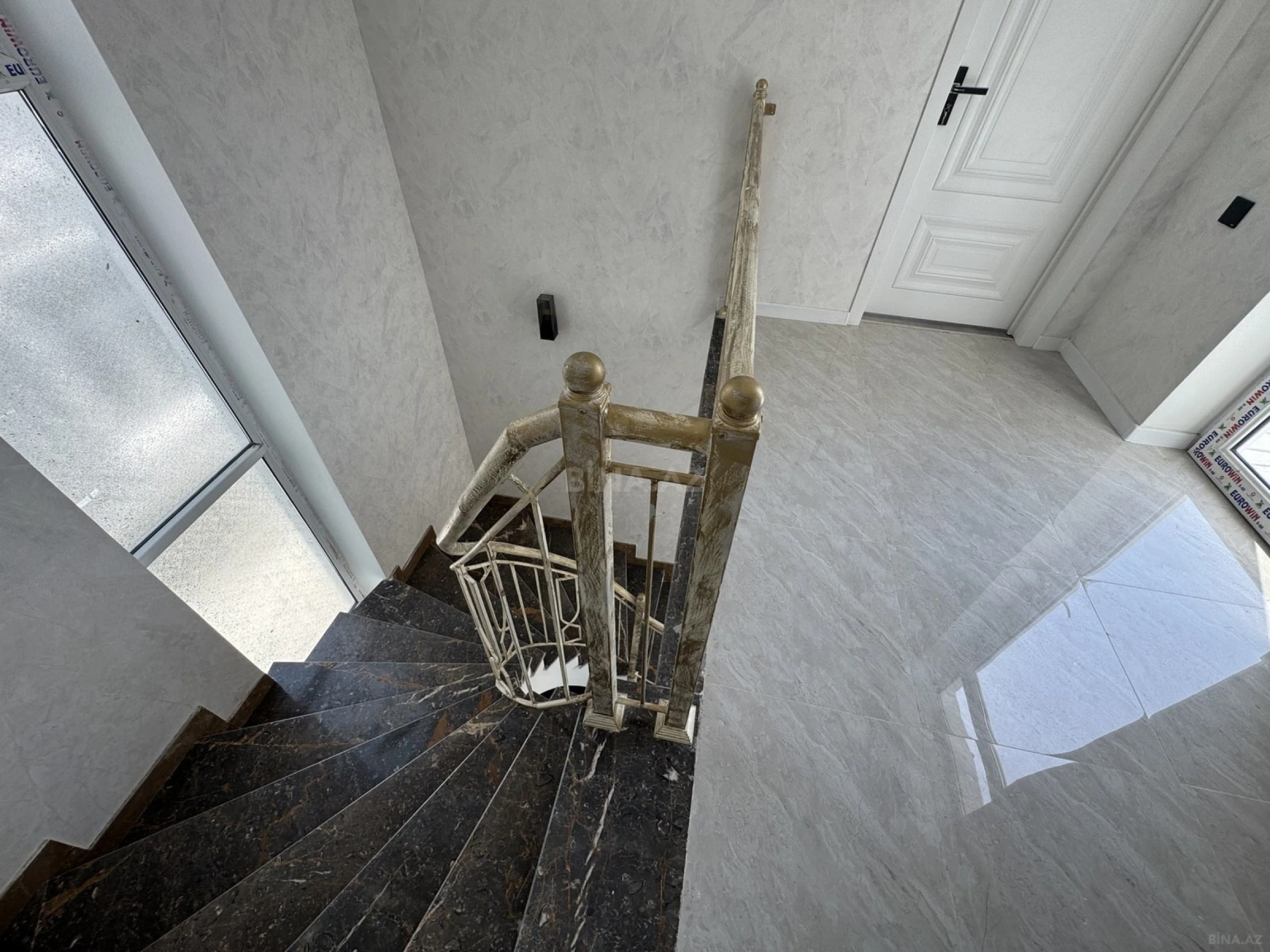 Satılır 5 otaqlı həyət evi 200 m²