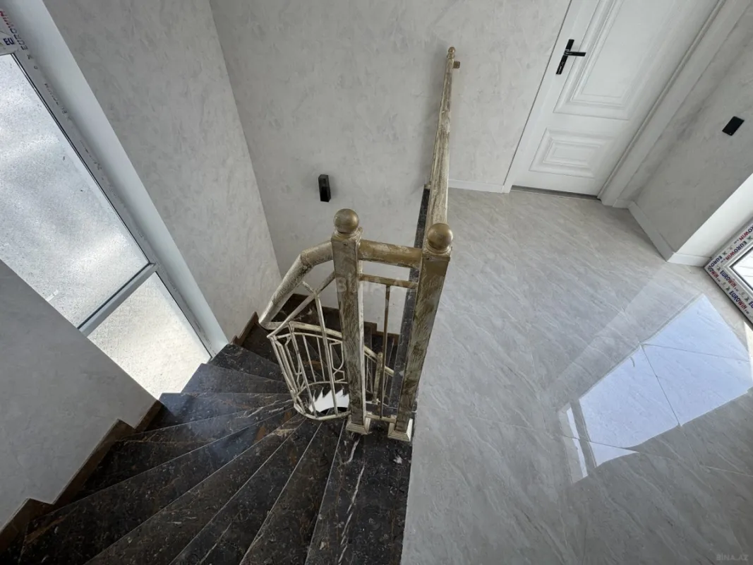 Satılır 5 otaqlı həyət evi 200 m²