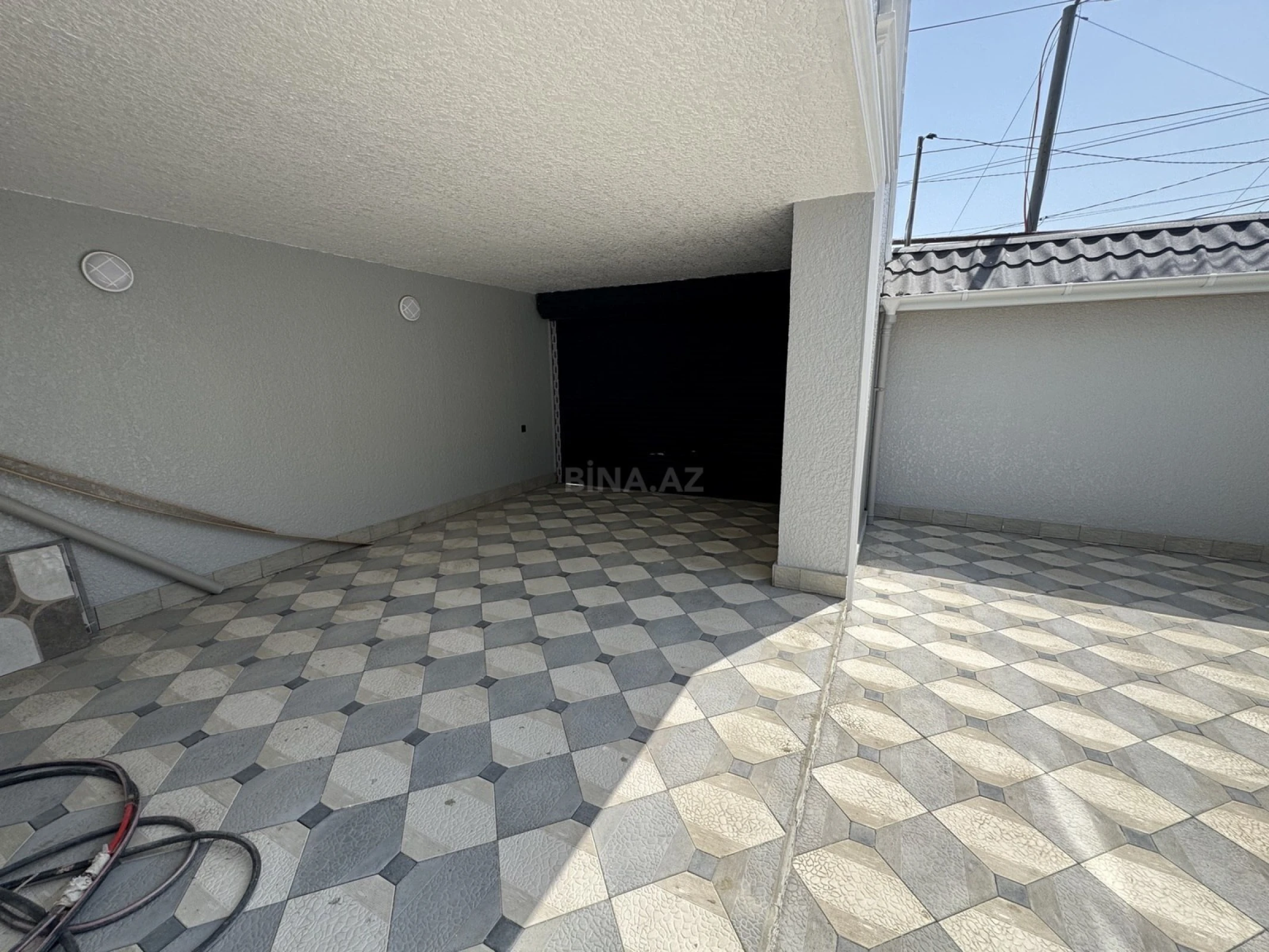 Satılır 5 otaqlı həyət evi 200 m²