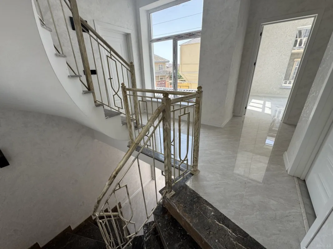 Satılır 5 otaqlı həyət evi 200 m²