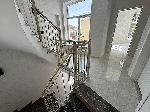 Satılır 5 otaqlı həyət evi 200 m²