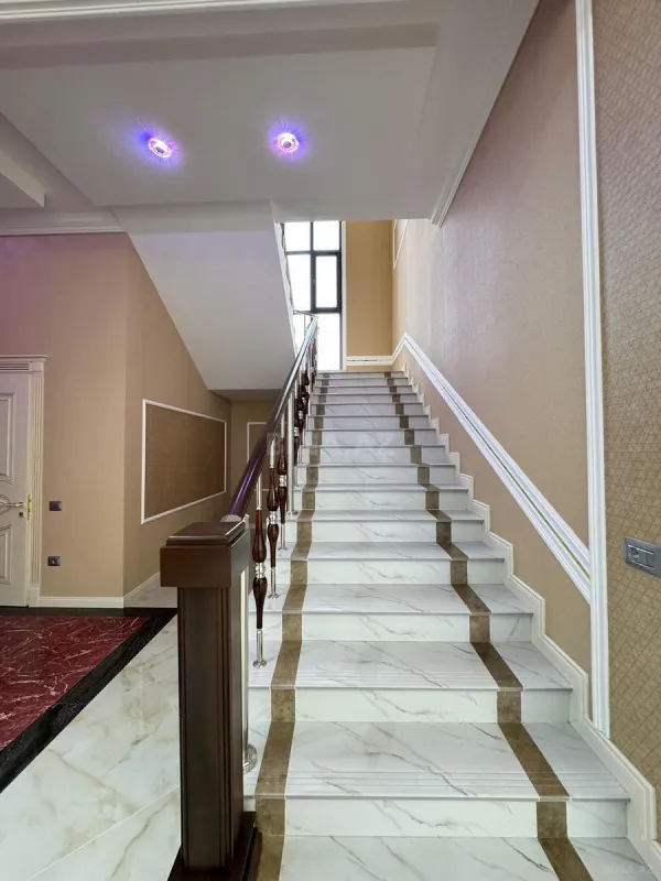Satılır 6 otaqlı həyət evi 350 m²