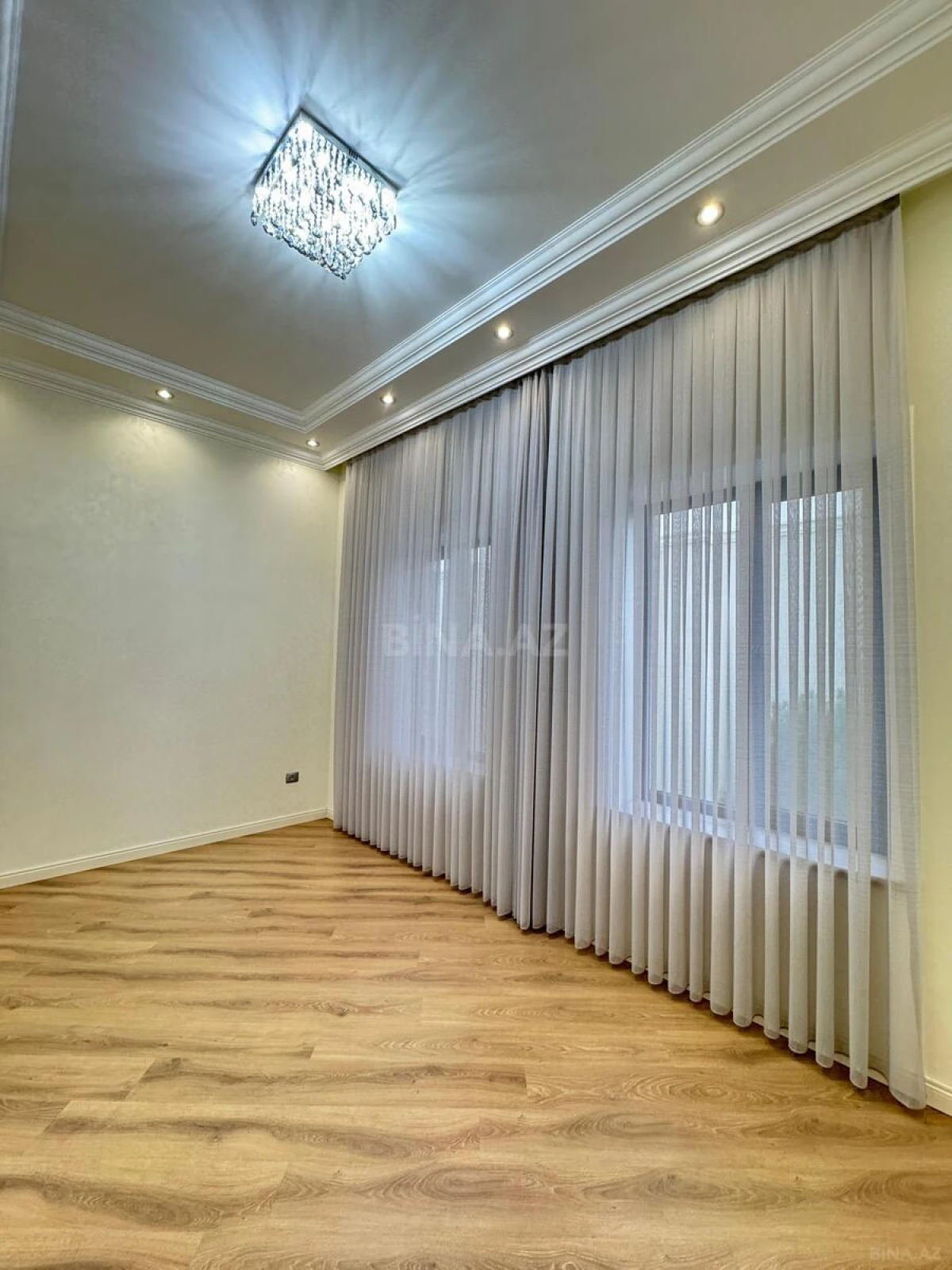 Satılır 6 otaqlı həyət evi 350 m²