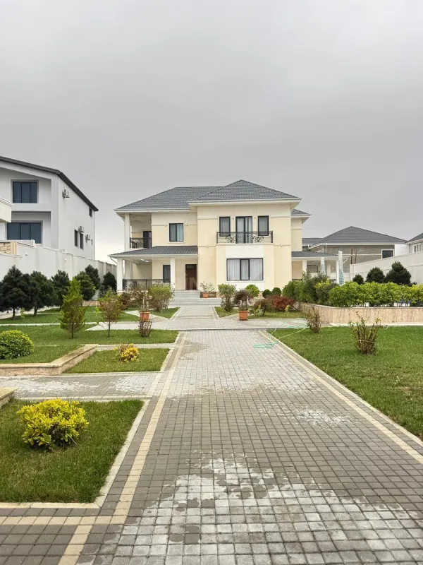 Satılır 6 otaqlı həyət evi 350 m²