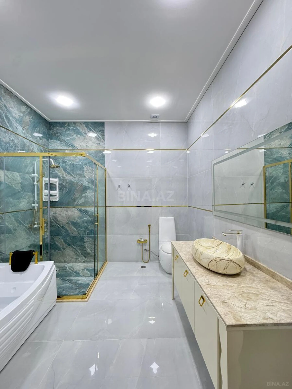 Satılır 6 otaqlı həyət evi 350 m²